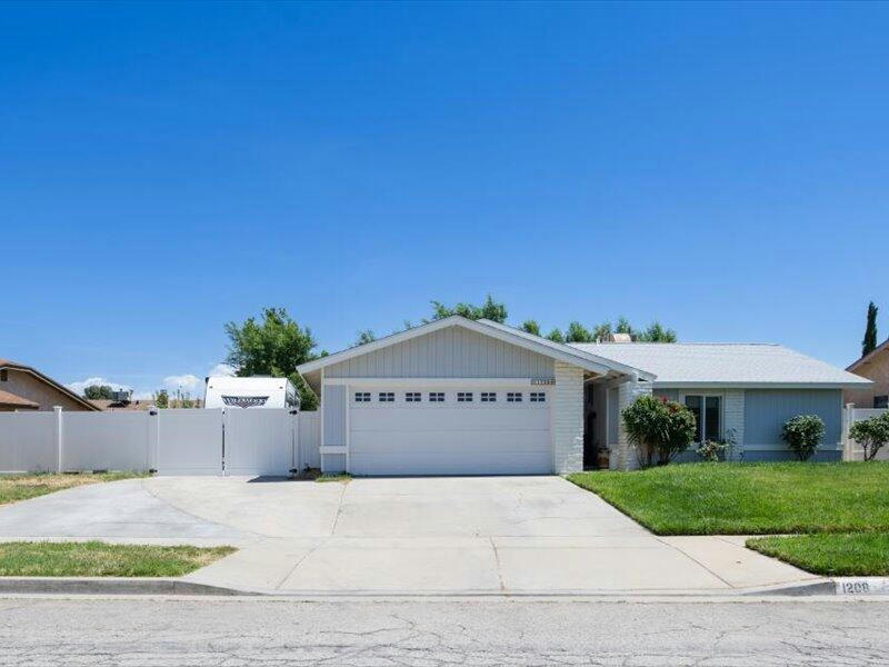 1208 DIANRON RD, PALMDALE, CA 93551, photo 1 of 24